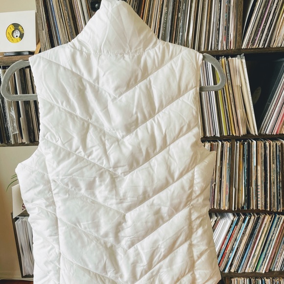 NWT SO PUFFER VEST S - Picture 5 of 6